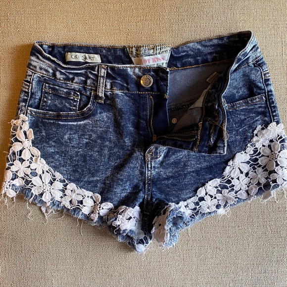 Cici Acid Wash Crochet Detailing Jean Shorts - Picture 4 of 6